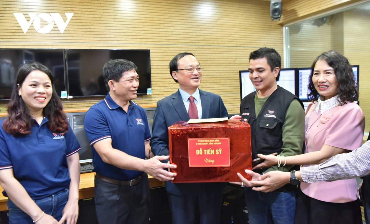  vov se dua tin nhanh, chinh xac, hap dan ve Dai hoi xiv cua Dang hinh anh 9