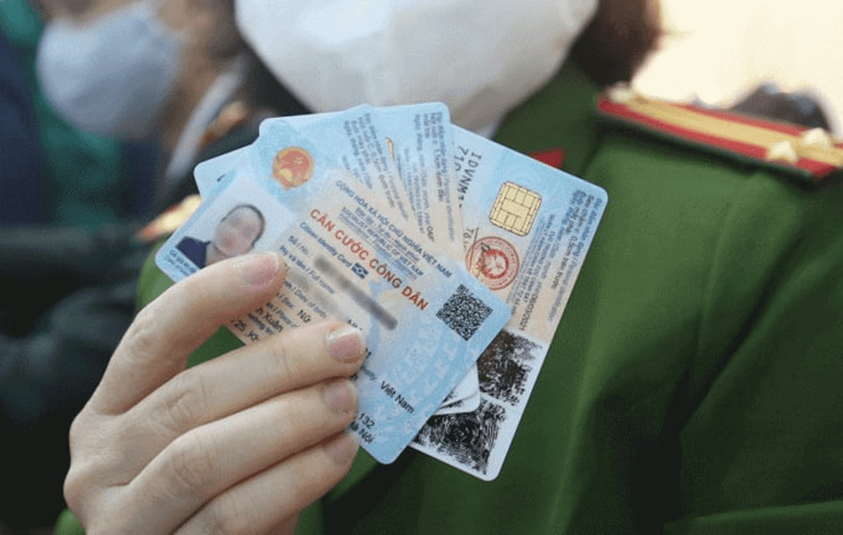 Công dân Việt Nam đã được cấp thẻ căn cước phải thực hiện thủ tục cấp đổi thẻ căn cước khi đủ 14 tuổi, 25 tuổi, 40 tuổi và 60 tuổi. (Ảnh minh họa).