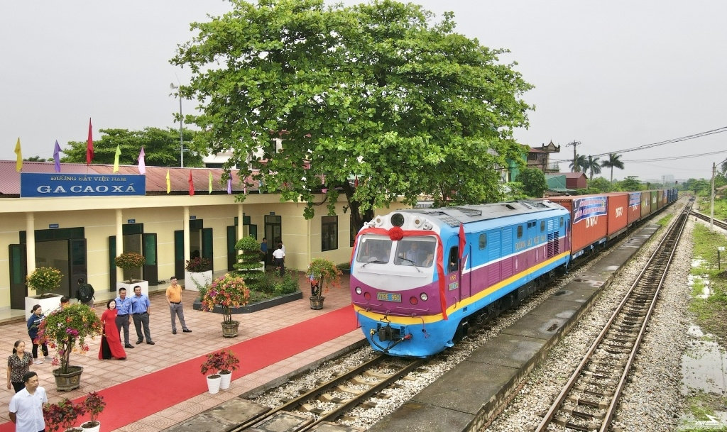 hang khong, duong sat tang chuyen phuc vu tet, gia ve may bay van kich tran hinh anh 4