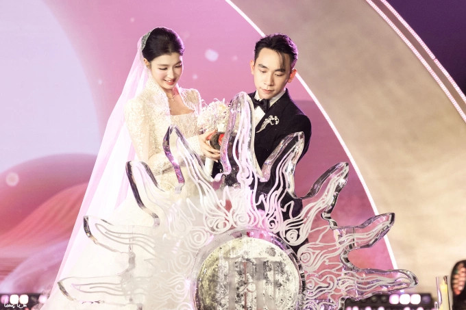Tiệc cưới của Á hậu Phương Nhi và doanh nhân Minh Hoàng diễn ra trên một hòn đảo tại Khánh Hoà.