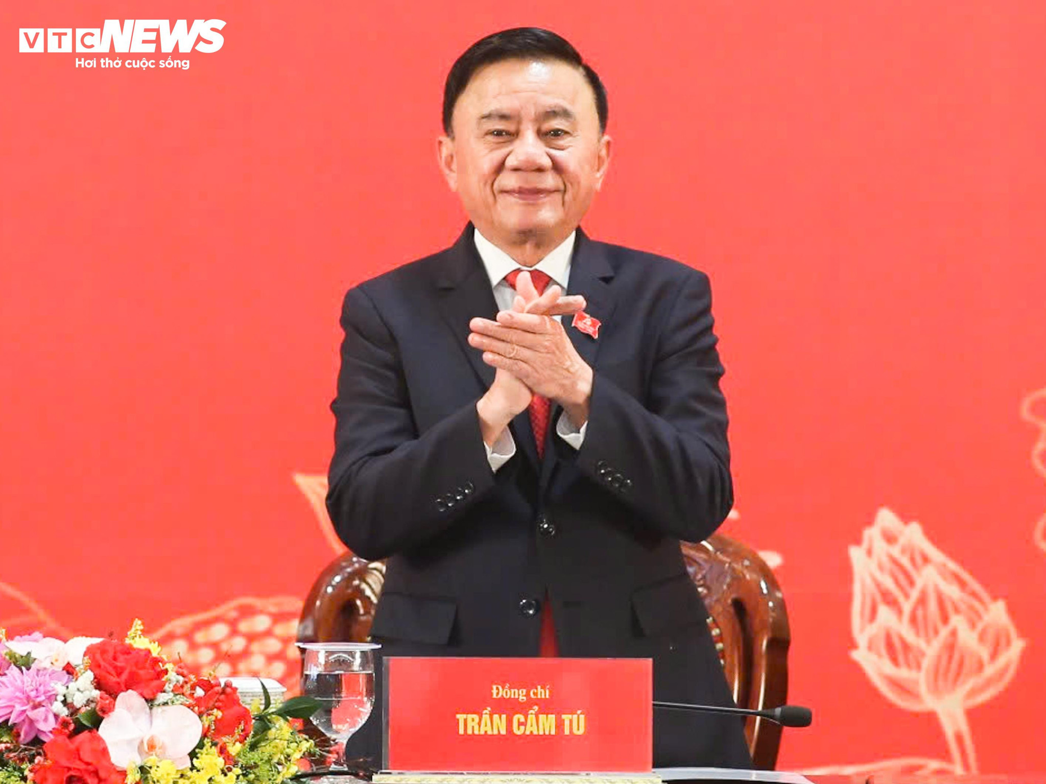 Uỷ viên Bộ Chính trị, Thường trực Ban Bí thư Trần Cẩm Tú tại họp báo quốc tế công bố kết quả Đại hội.