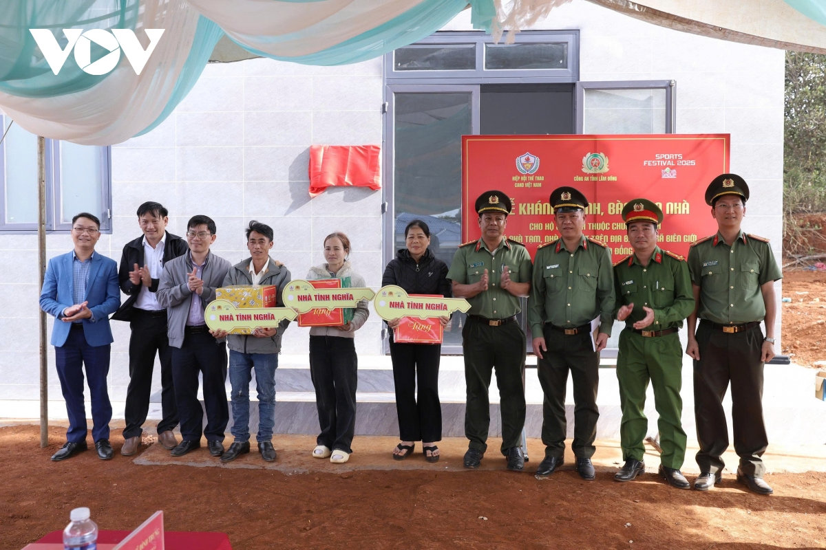 công an tỉnh lâm Đồng bàn giao 6 căn nhà tình nghĩa trên biên giới hình ảnh 1 cong an tinh lam Dong ban giao 6 can nha tinh nghia tren bien gioi hinh anh 1