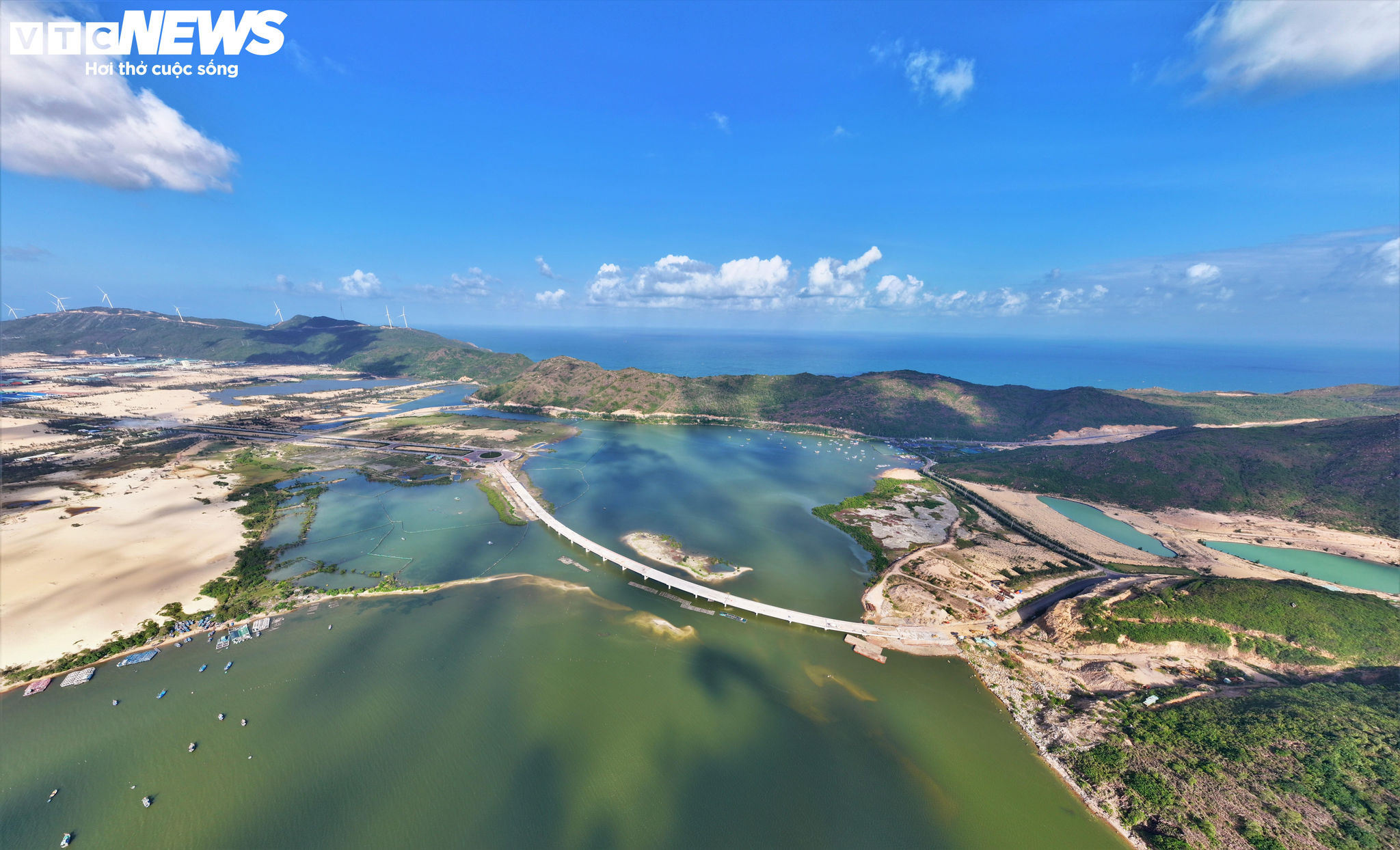 Sự hiện diện của cầu vượt biển Hải Giang sẽ góp phần hoàn thiện hạ tầng du lịch của Gia Lai nói chung và phố biển Quy Nhơn nói riêng; đồng thời mở rộng không gian phát triển về phía Đông tỉnh, tạo trục kết nối trực tiếp giữa trung tâm phố biển và các bán đảo.