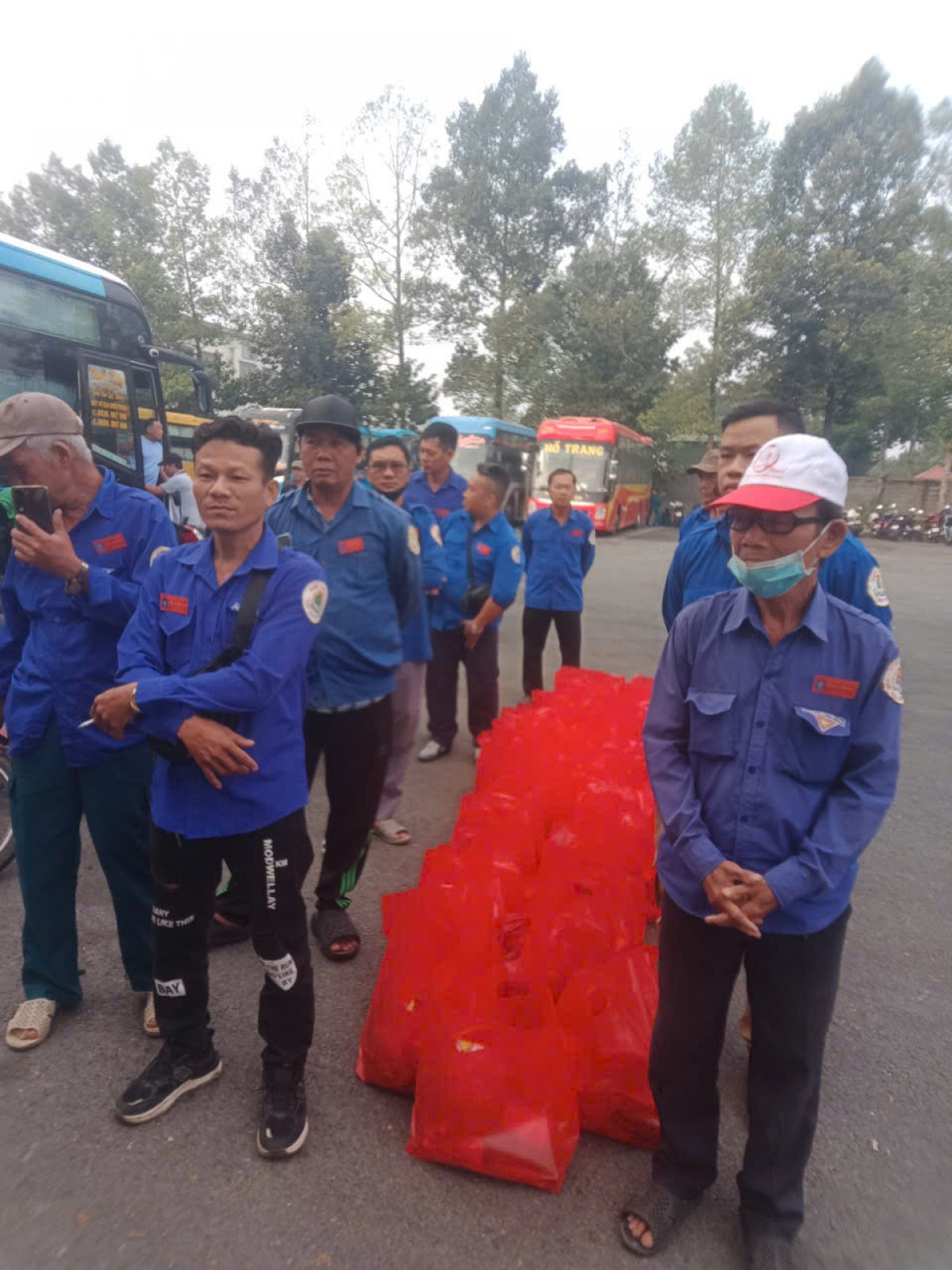 chăm lo tết tại tp.hcm chạm đến các phận nghèo mưu sinh hình ảnh 2 cham lo tet tai tp.hcm cham den cac phan ngheo muu sinh hinh anh 2