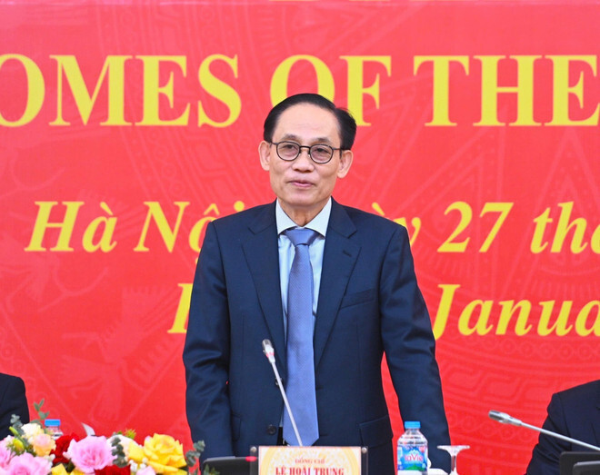 Ủy viên Bộ Chính trị, Bộ trưởng Bộ Ngoại giao Lê Hoài Trung thông báo về kết quả Đại hội XIV của Đảng. (Ảnh: Việt Đức/TTXVN)