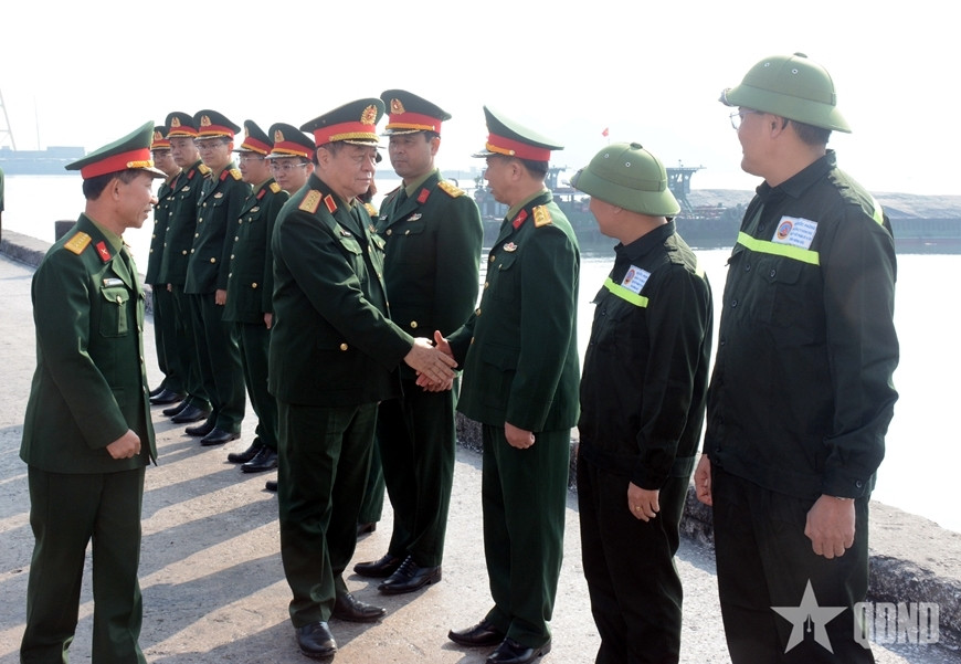 Dai tuong nguyen trong nghia tang qua nguoi lao dong mot so don vi thuoc binh doan 19 hinh anh 9