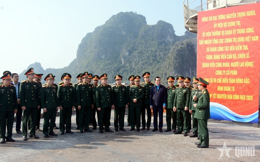 Dai tuong nguyen trong nghia tang qua nguoi lao dong mot so don vi thuoc binh doan 19 hinh anh 10