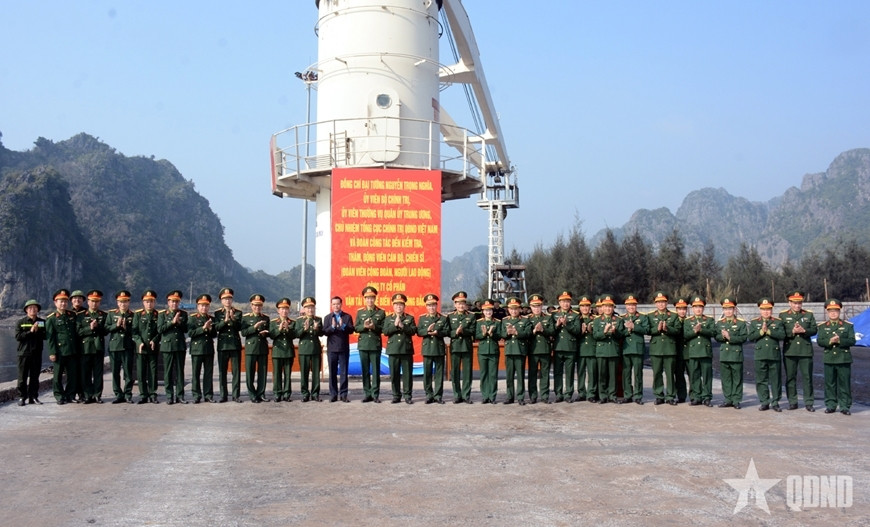 Dai tuong nguyen trong nghia tang qua nguoi lao dong mot so don vi thuoc binh doan 19 hinh anh 14