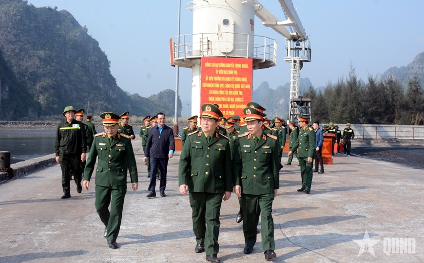 Dai tuong nguyen trong nghia tang qua nguoi lao dong mot so don vi thuoc binh doan 19 hinh anh 11