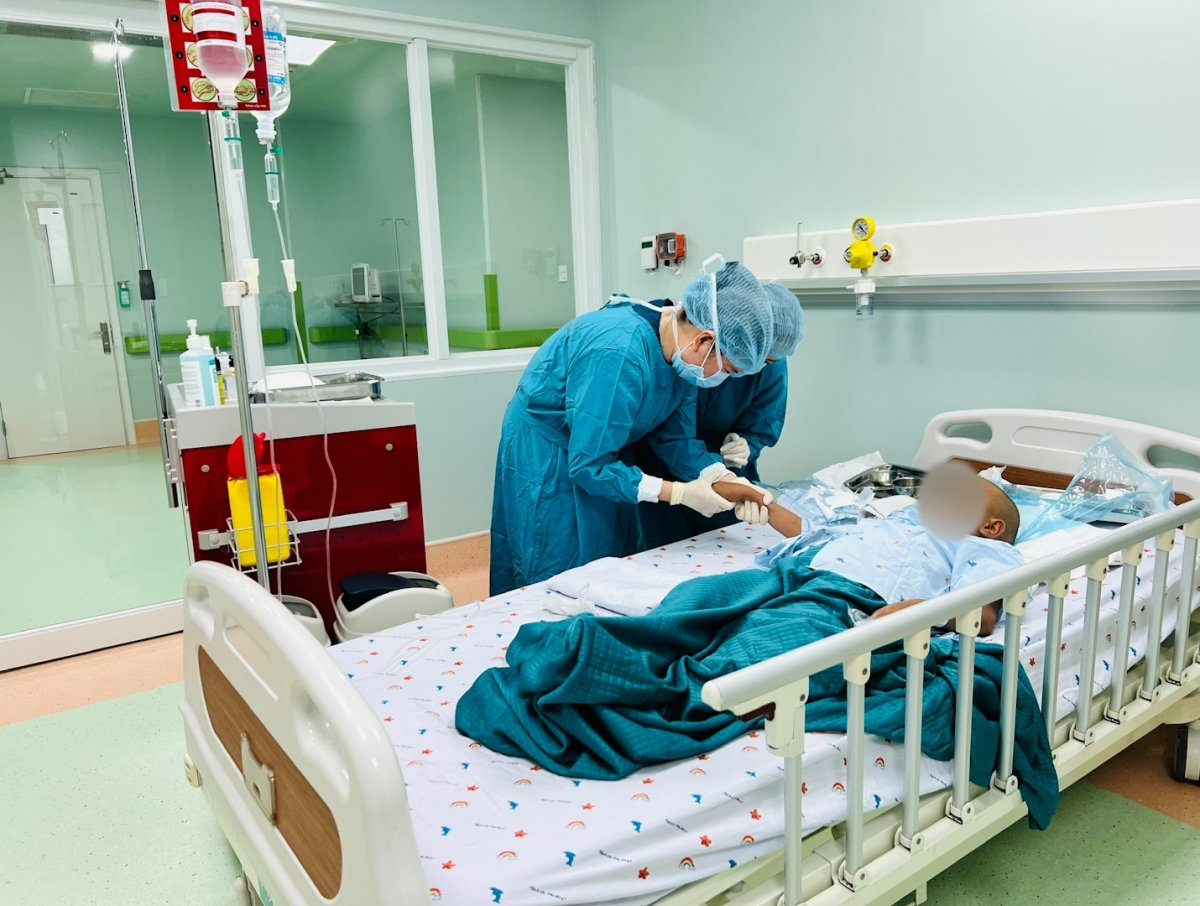 ghép tế bào gốc thành công, cứu sống bệnh nhi suy tủy mức độ nặng hình ảnh 1 ghep te bao goc thanh cong, cuu song benh nhi suy tuy muc do nang hinh anh 1