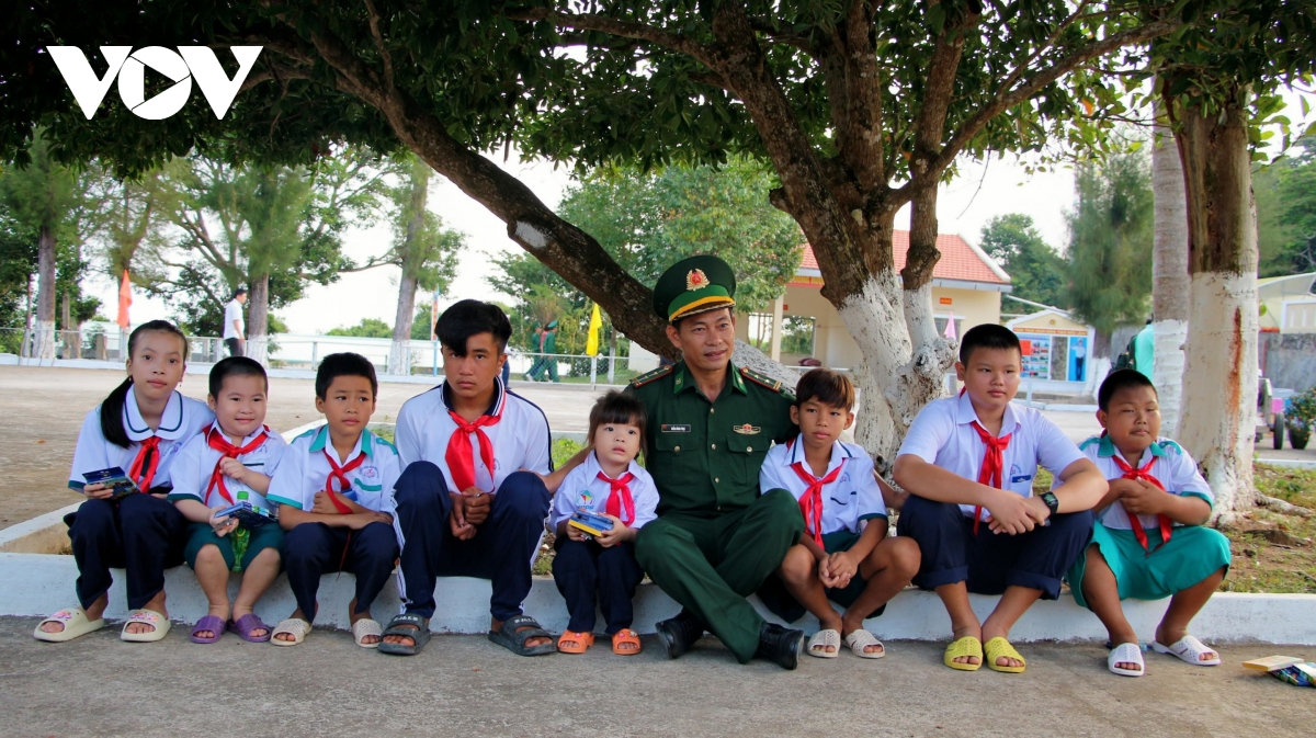 gieo chữ nơi đảo xa hình ảnh 1 gieo chu noi dao xa hinh anh 1