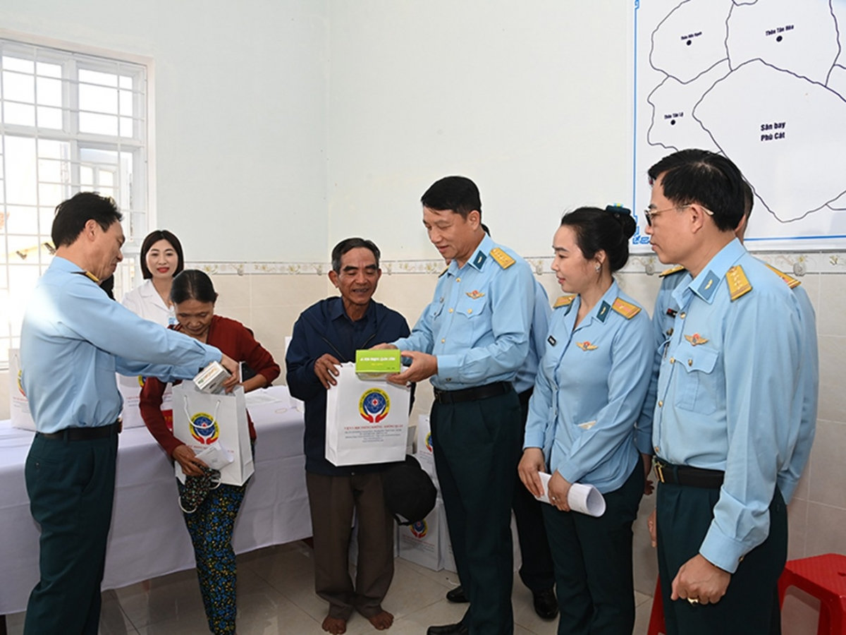 xuan tham tinh quan dan tren vung dat phu cat hinh anh 3