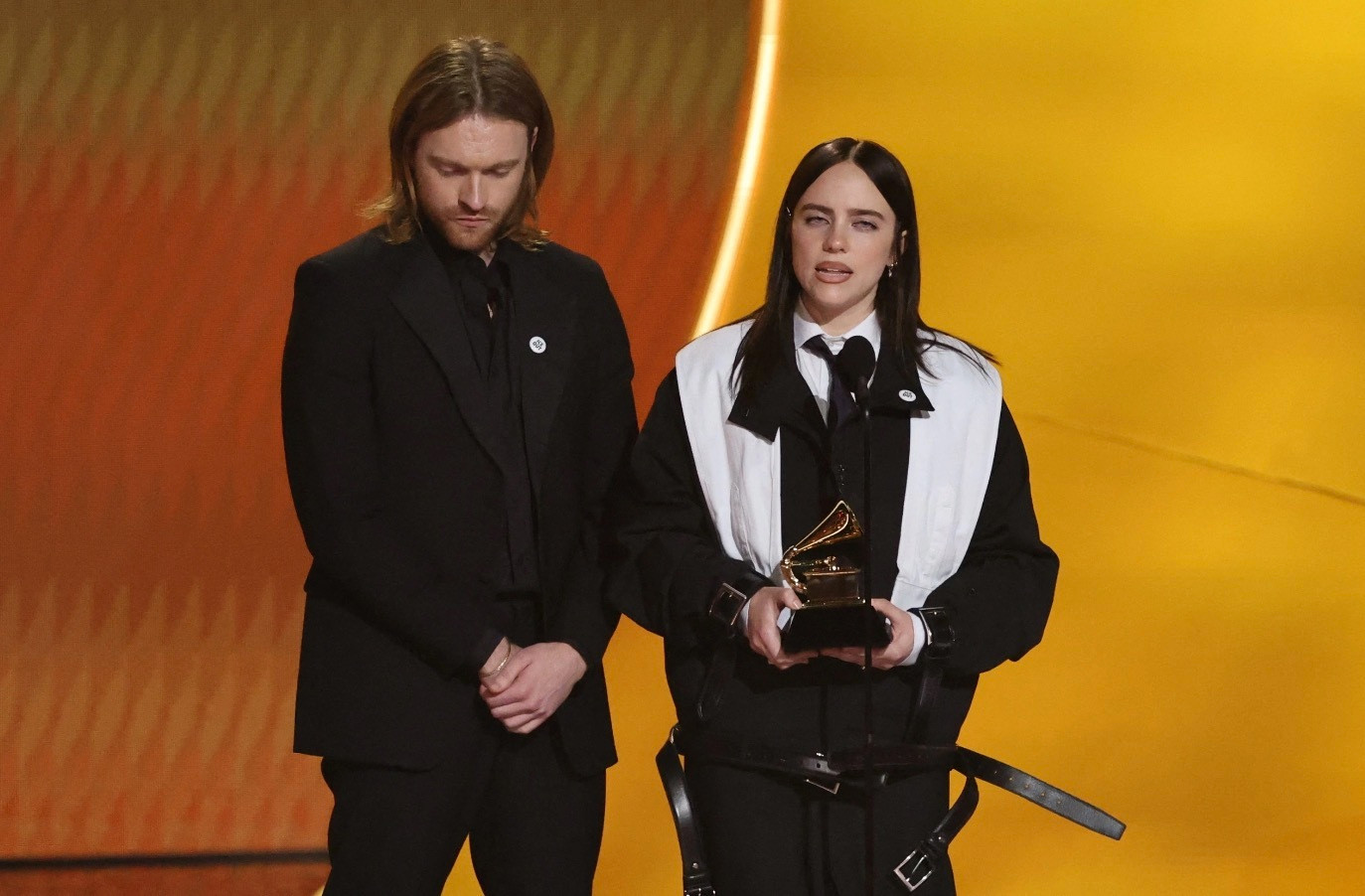 Billie Eilish thắng giải 