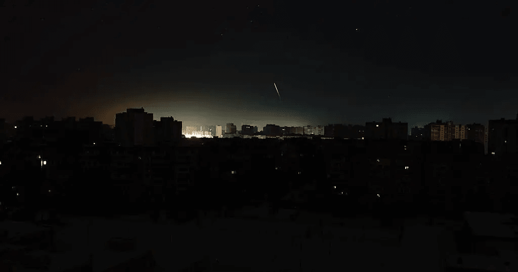Cuộc tấn công của Nga nhằm vào thủ đô Kiev, Ukraine hồi tháng 1 khiến cả thủ đô chìm trong bóng tối. (Ảnh: Getty)