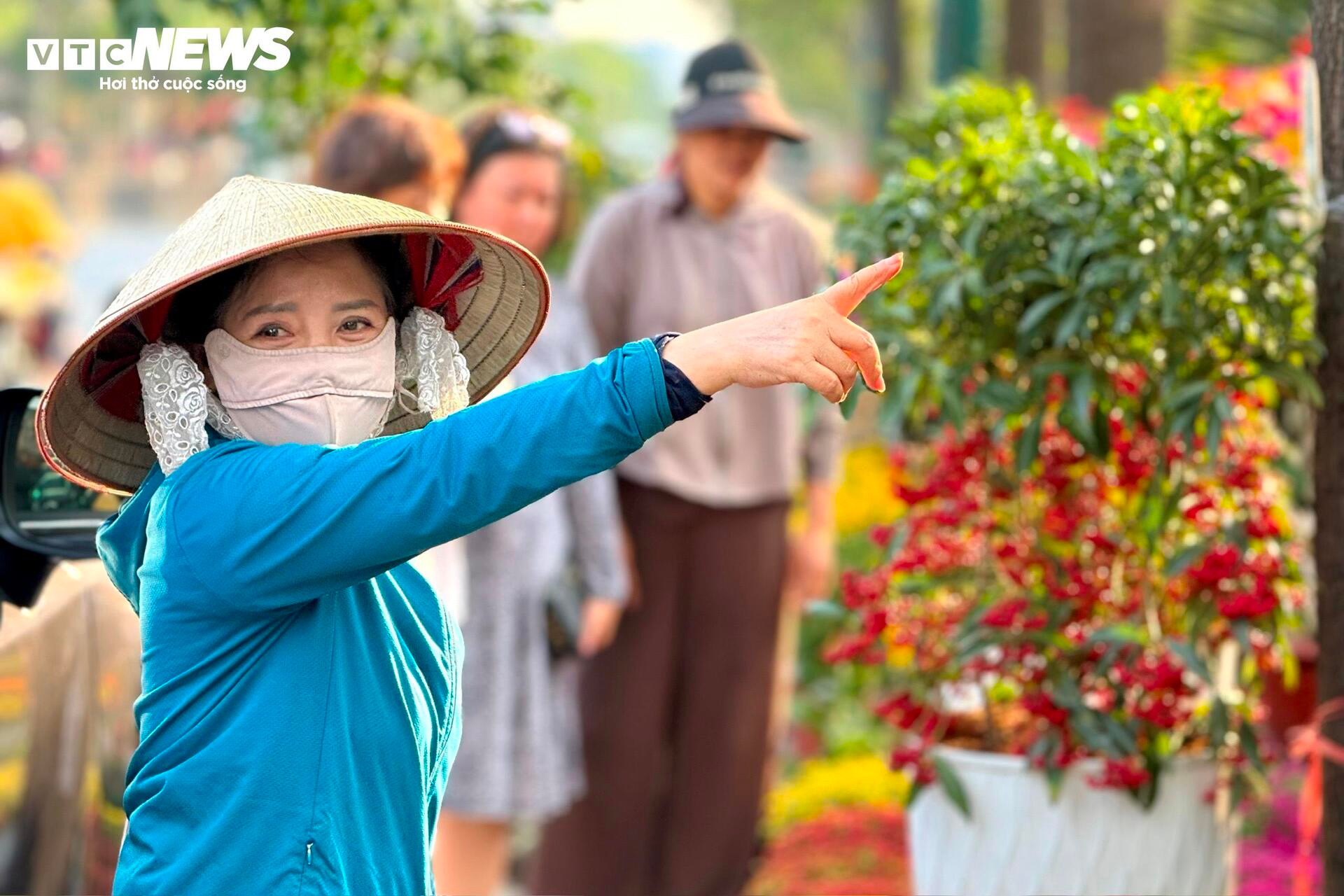 Hoa Tết TP.HCM bán chạy, nhiều nhà vườn 'cháy' hàng sớm - 8