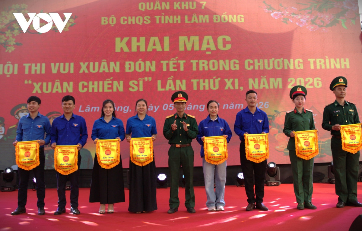 2.600 suat qua tet den voi quan dan bien gioi lam Dong hinh anh 3