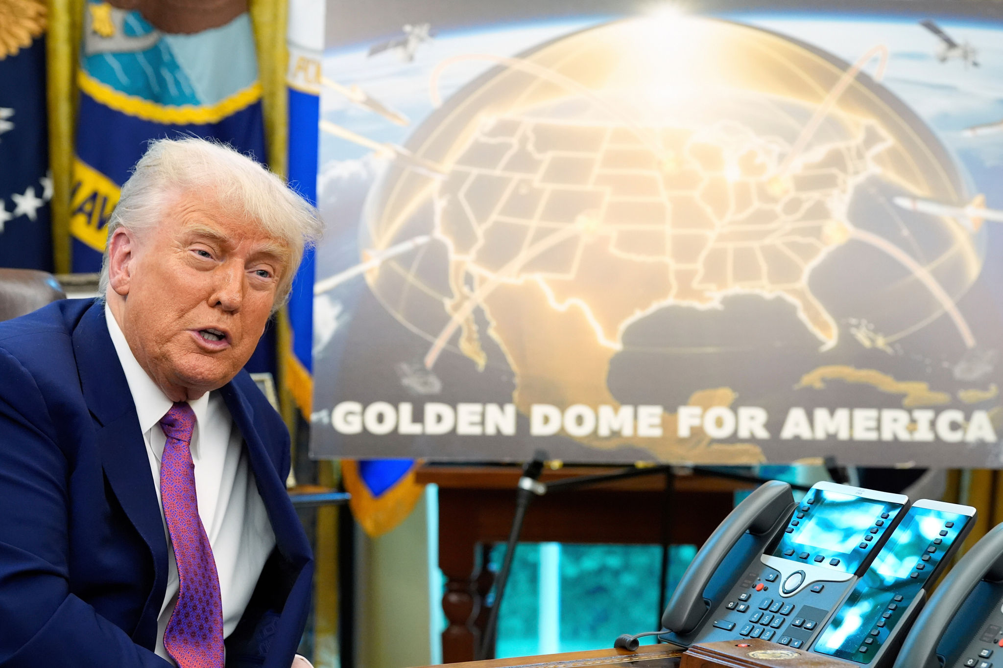 Ông Trump nói về hệ thống phòng thủ tên lửa Vòm Vàng. (Ảnh: AP)