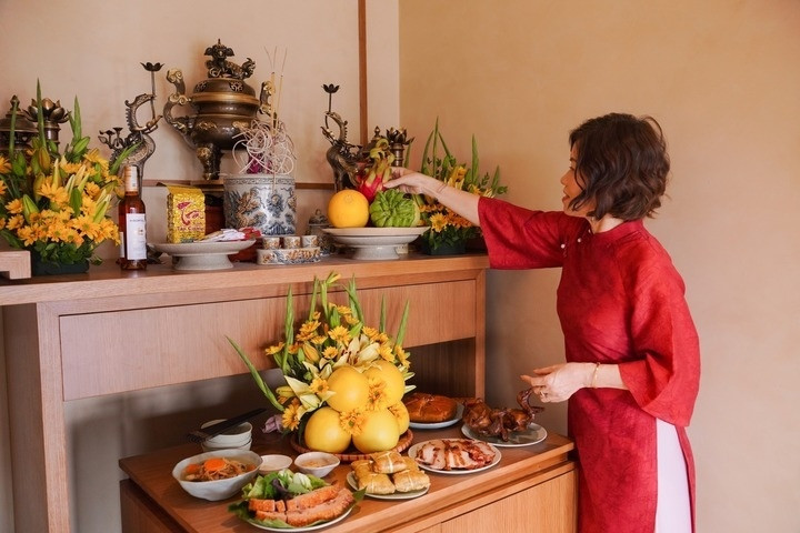 Văn khấn lễ cúng ông Công ông Táo là phần quan trọng trong nghi lễ tiễn Táo quân về trời ngày 23 tháng Chạp. (Ảnh minh họa: Nguyễn Hà Linh)