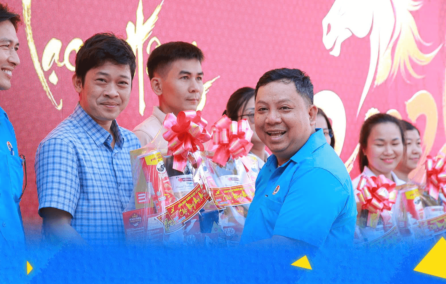 Công đoàn Trường Đại học Lạc Hồng tổ chức chương trình trao quà Tết cho nhà giáo và người lao động hôm 2/2. (Ảnh minh họa: Fanpage nhà trường)