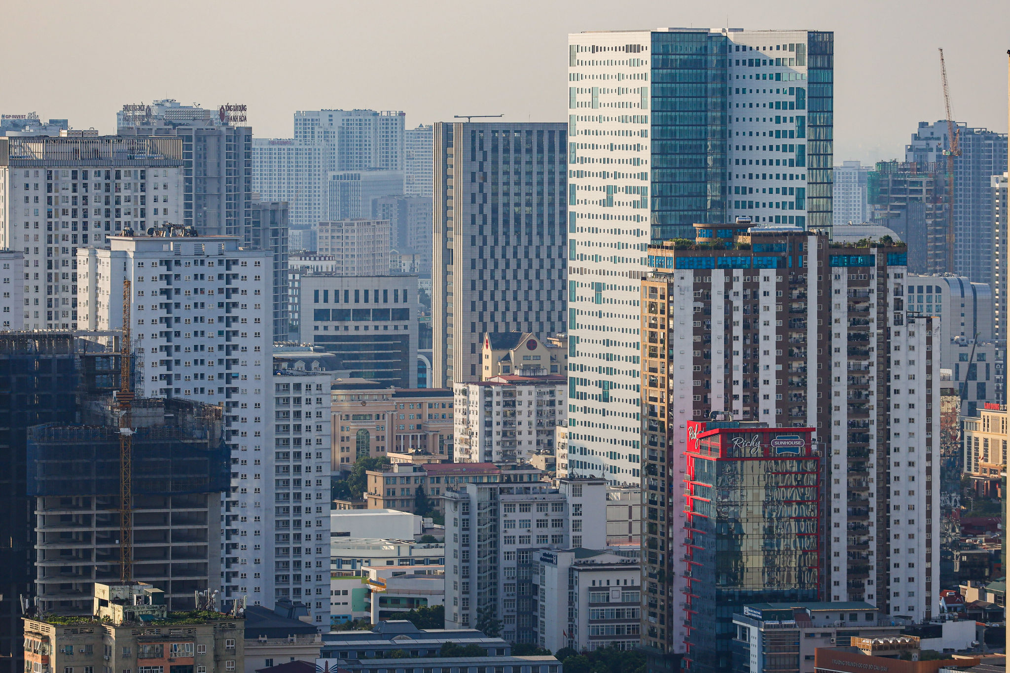 Người mua cần cảnh giác với nhiều chiêu trò hút khách của môi giới bất động sản. (Ảnh minh hoạ: Minh Đức).