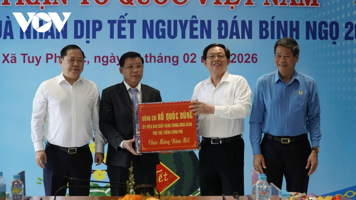 lanh dao Dang, nha nuoc tang qua, chuc tet tai Da nang, gia lai va can tho hinh anh 5