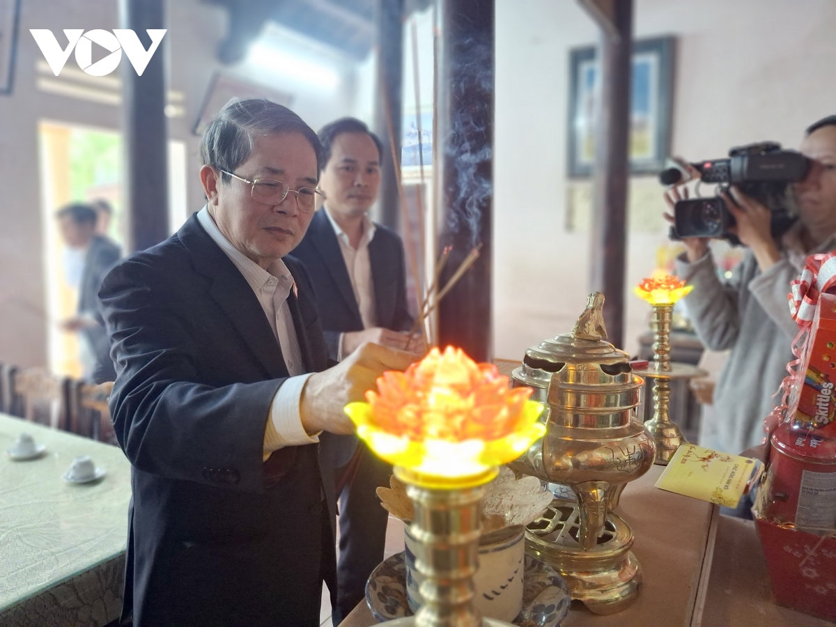 lanh dao Dang, nha nuoc tang qua, chuc tet tai Da nang, gia lai va can tho hinh anh 4