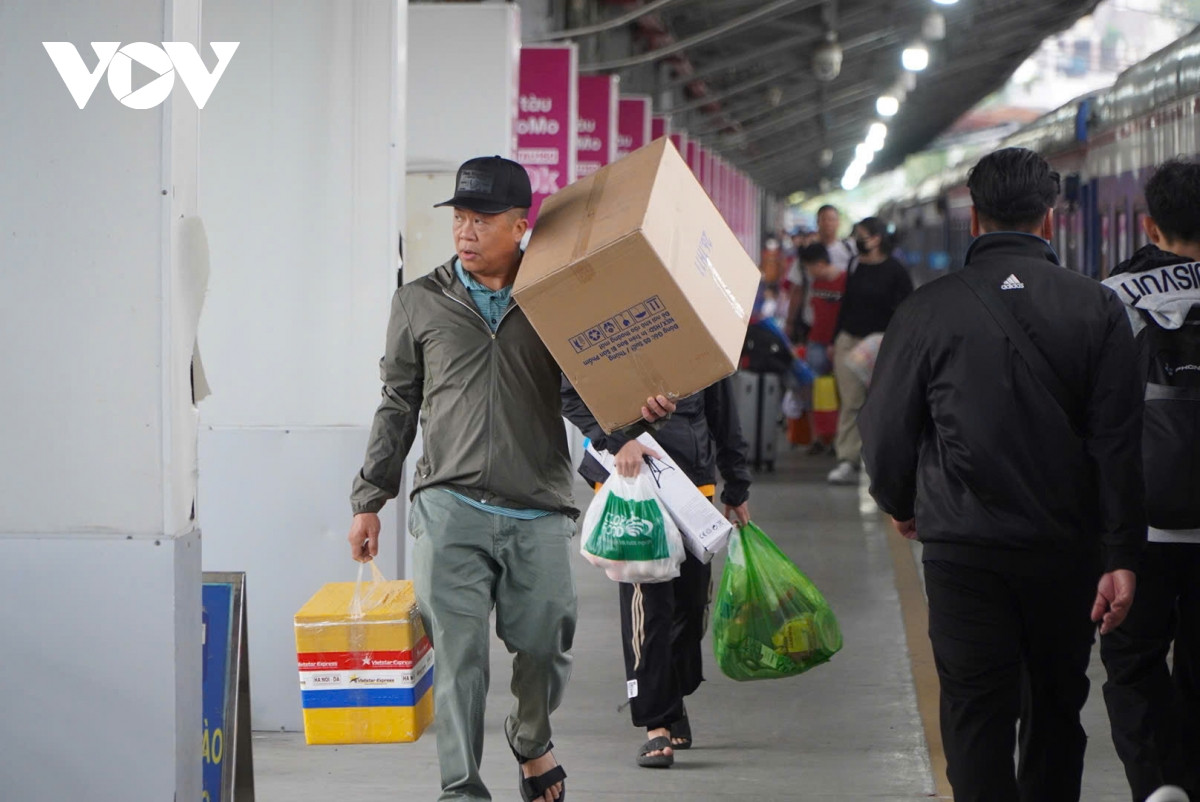 những tấm vé tàu nghĩa tình ấm lòng công nhân xa quê về nhà ăn tết hình ảnh 4 nhung tam ve tau nghia tinh am long cong nhan xa que ve nha an tet hinh anh 4