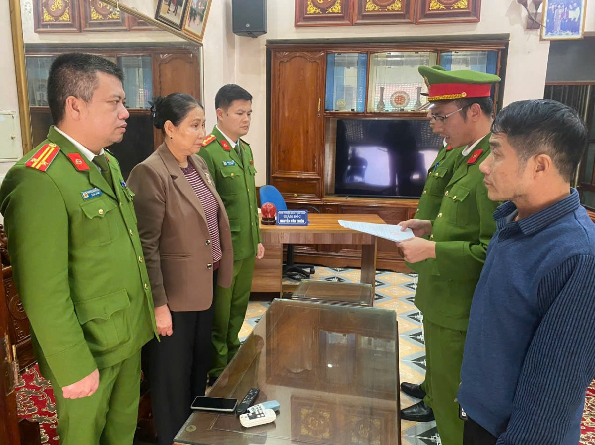 khoi to lanh dao 2 cong ty xe dien cho khach tron thue hang tram trieu dong hinh anh 2