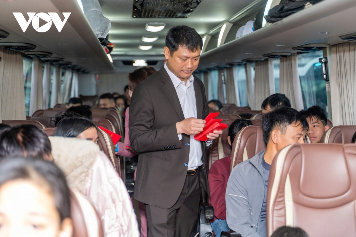 quang ninh to chuc hang tram chuyen xe dua tho mo ve que an tet hinh anh 3