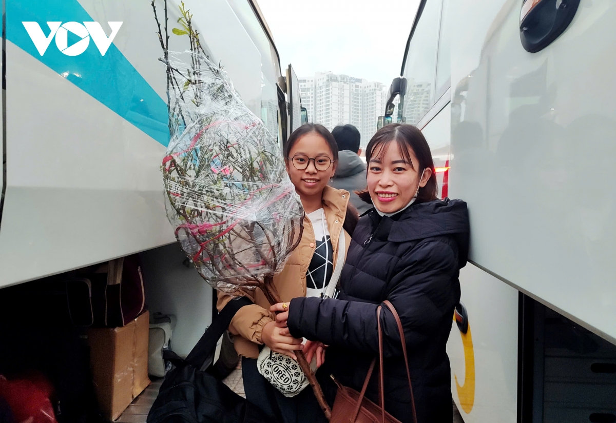 quang ninh to chuc hang tram chuyen xe dua tho mo ve que an tet hinh anh 4