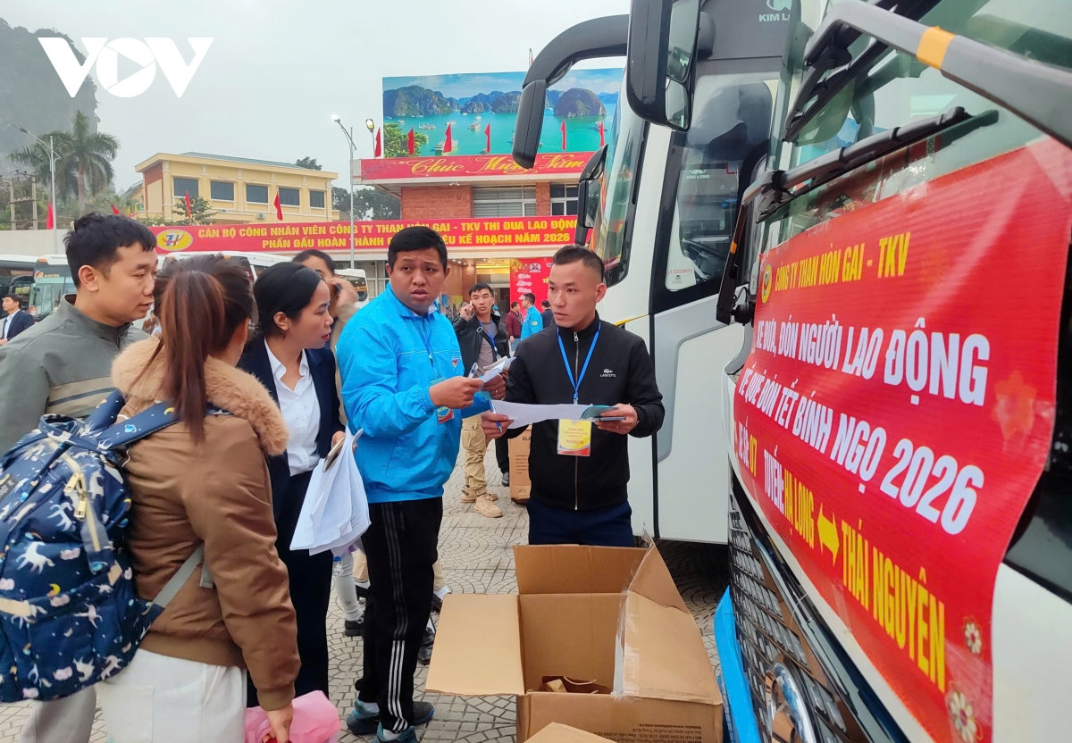 quang ninh to chuc hang tram chuyen xe dua tho mo ve que an tet hinh anh 5