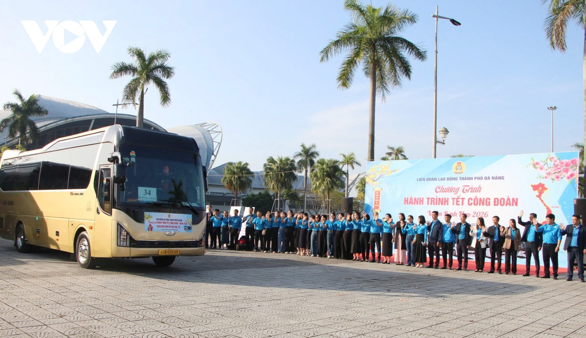 Đà nẵng tổ chức 105 chuyến xe công đoàn đưa công nhân về quê ăn tết hình ảnh 7 Da nang to chuc 105 chuyen xe cong doan dua cong nhan ve que an tet hinh anh 7