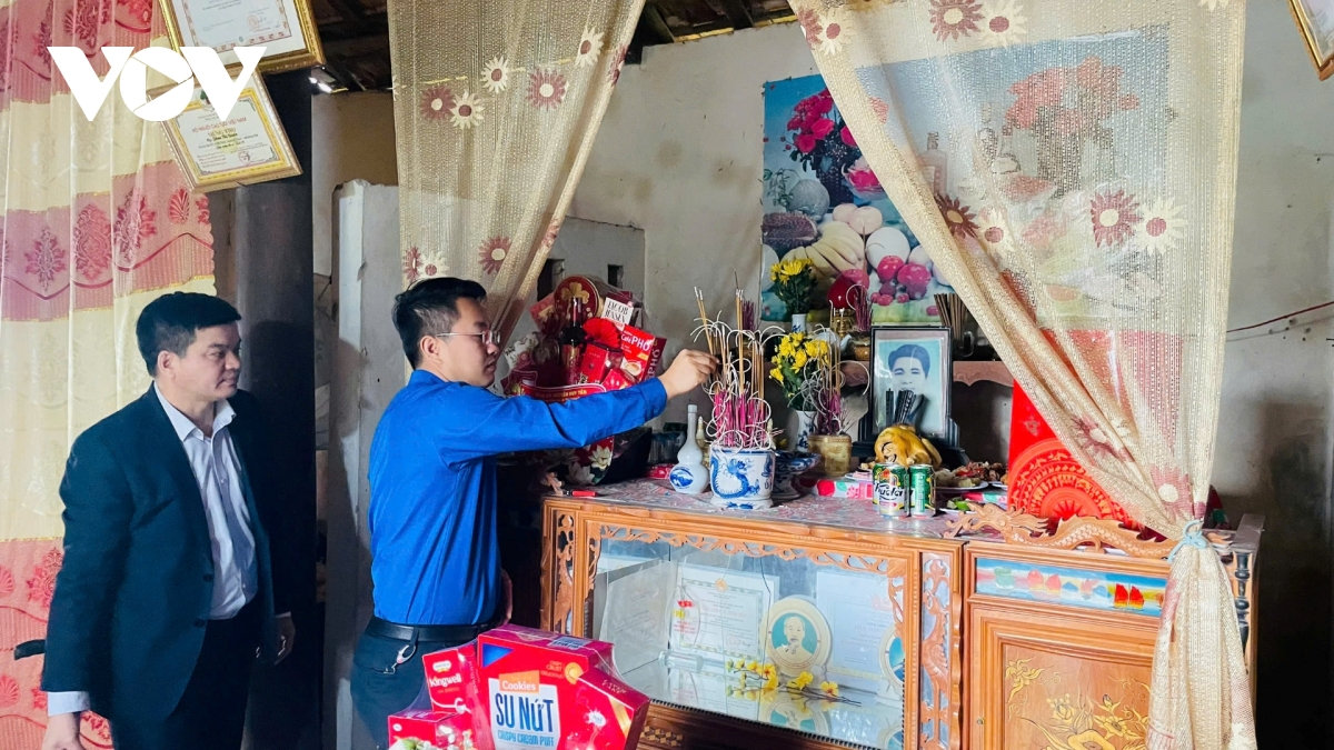 bữa cơm tất niên sớm cùng mẹ việt nam anh hùng hình ảnh 4 bua com tat nien som cung me viet nam anh hung hinh anh 4