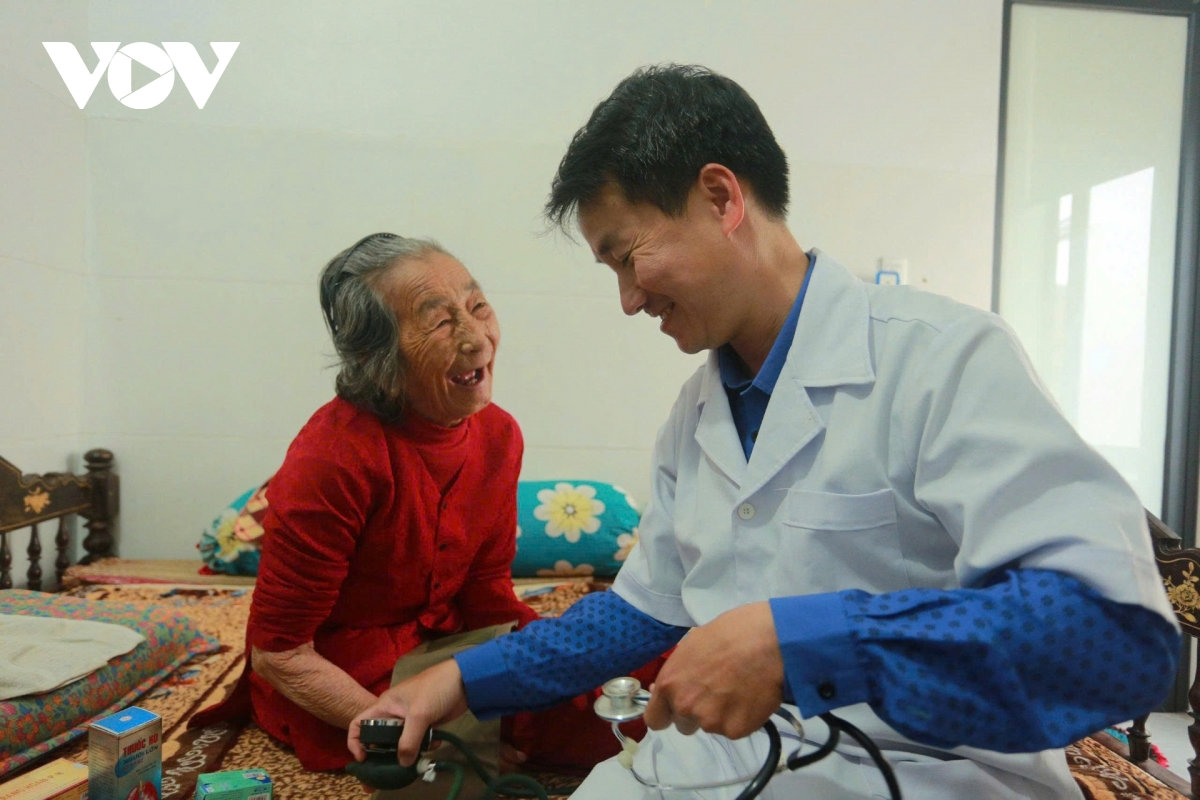 bữa cơm tất niên sớm cùng mẹ việt nam anh hùng hình ảnh 5 bua com tat nien som cung me viet nam anh hung hinh anh 5