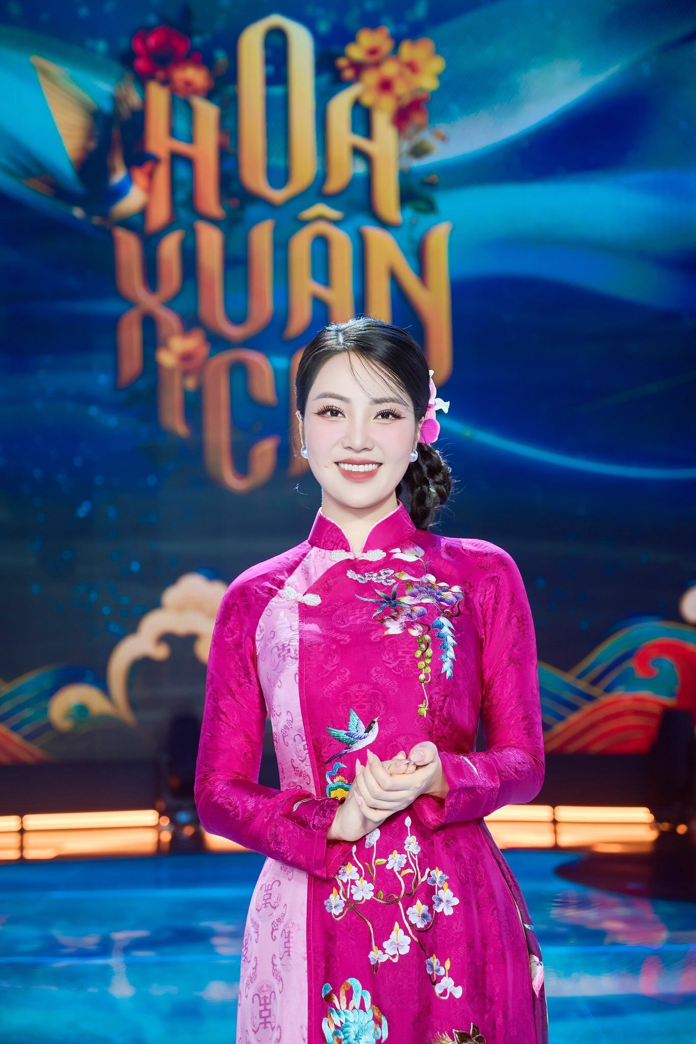 Á hậu Thụy Vân vẫn tất bật với công việc khi cầm trịch chương trình 