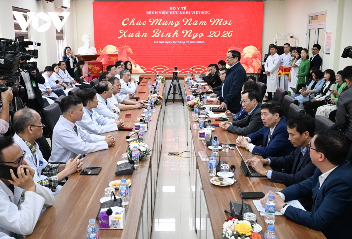 thu tuong pham minh chinh tham benh vien bach mai va benh vien huu nghi viet Duc hinh anh 4