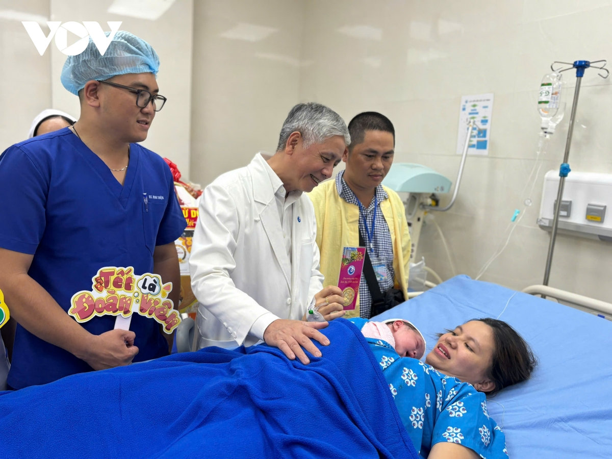 Don cong dan nhi dau nam, benh vien tu du tang vang may man hinh anh 2