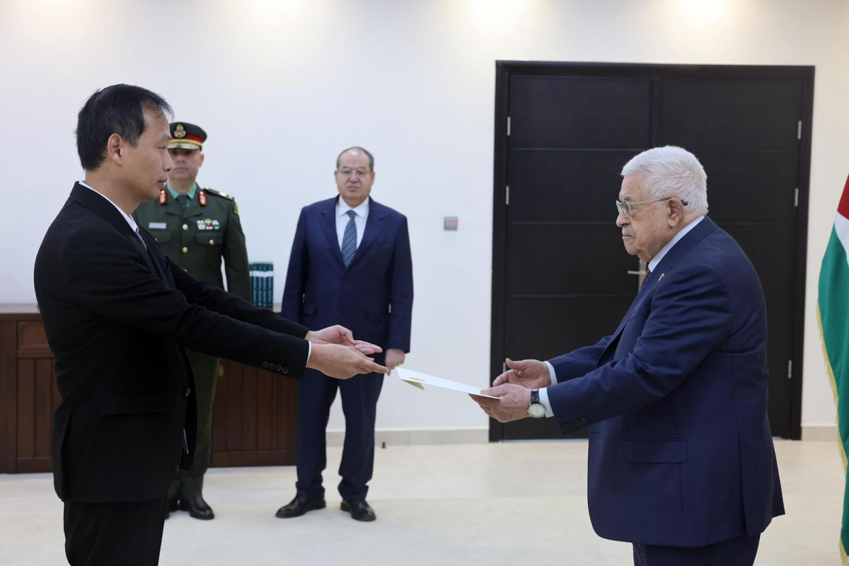 Đại sứ nguyễn nam dương trình thư ủy nhiệm lên tổng thống palestine hình ảnh 1 Dai su nguyen nam duong trinh thu uy nhiem len tong thong palestine hinh anh 1