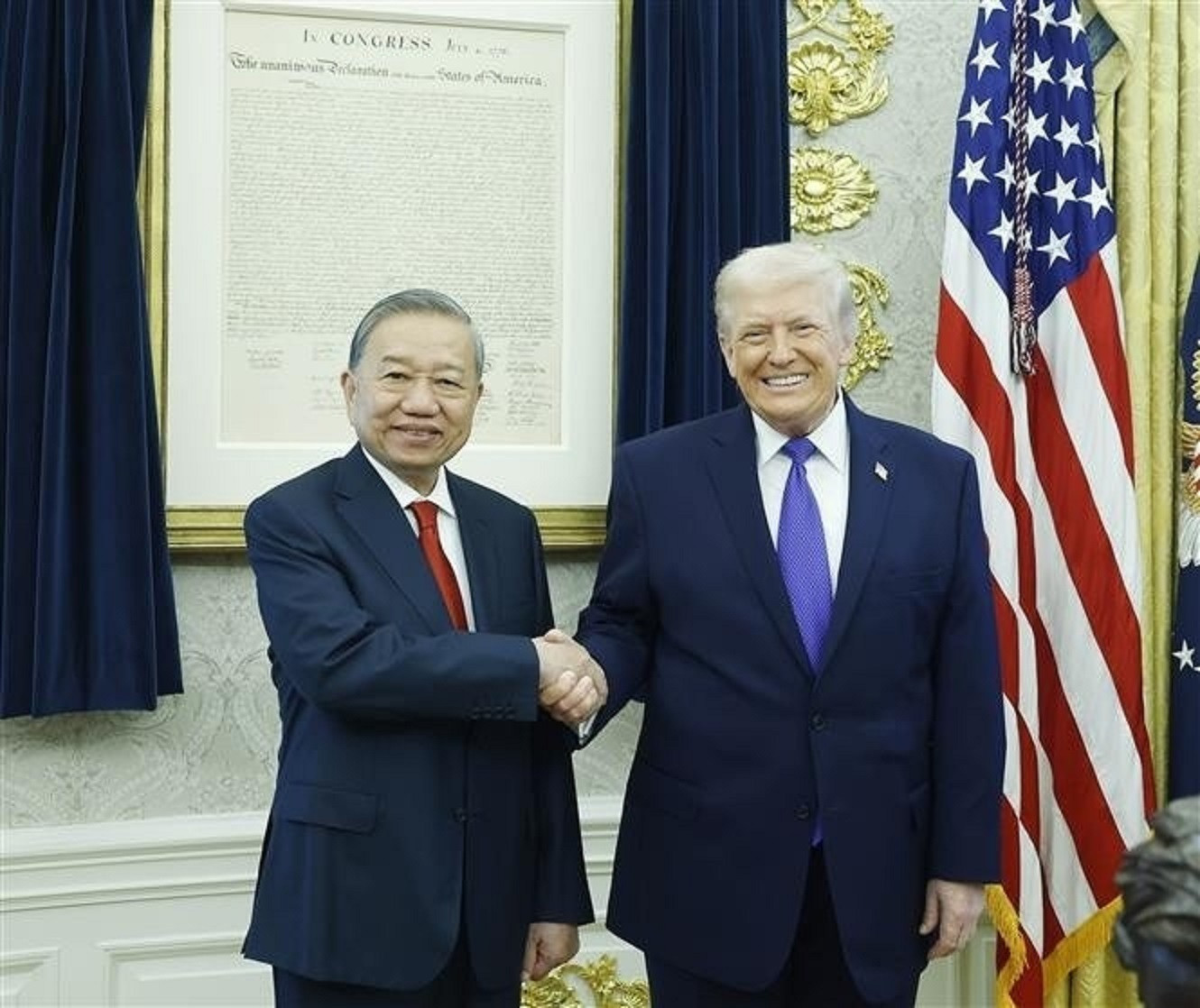 Tổng Bí thư Tô Lâm và Tổng thống Mỹ Donald Trump tại Nhà Trắng. (Ảnh: TTXVN)