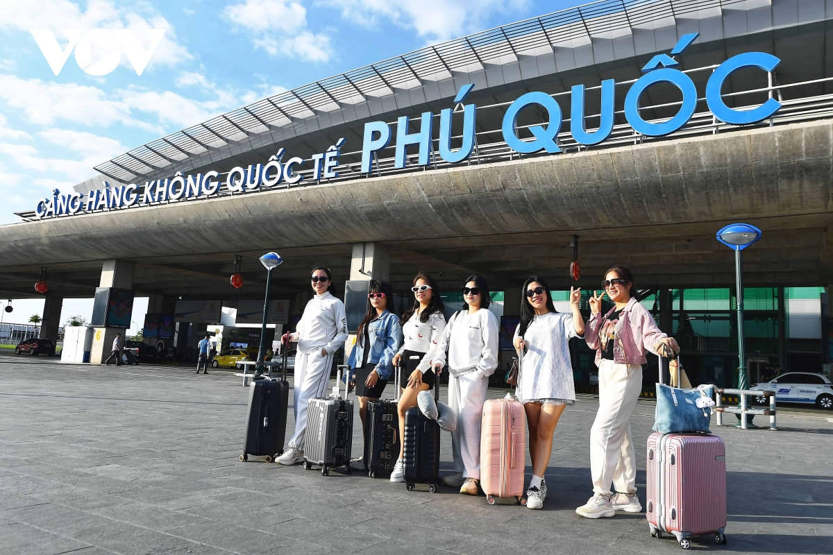 sân bay quốc tế phú quốc lập kỷ lục phục vụ dịp tết với hơn 260.000 lượt khách hình ảnh 1 san bay quoc te phu quoc lap ky luc phuc vu dip tet voi hon 260.000 luot khach hinh anh 1