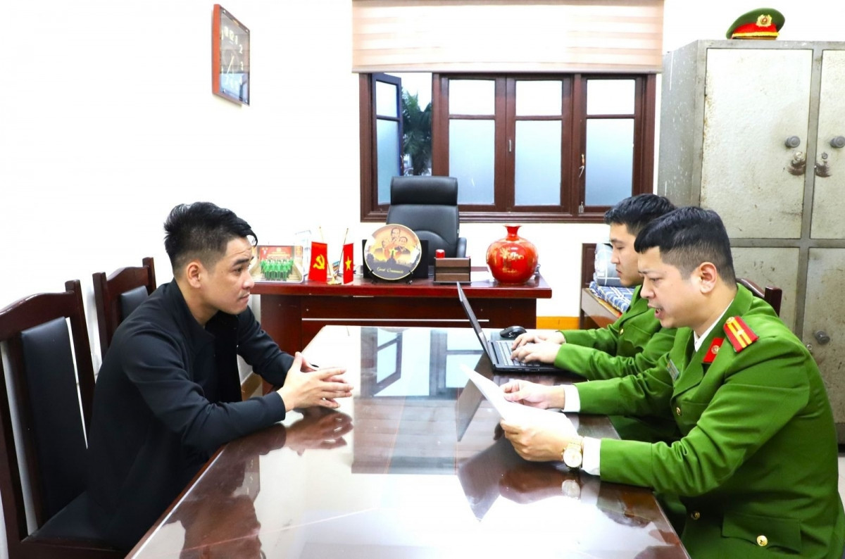hang loat doi tuong tron truy na bi bat giu trong dip tet binh ngo hinh anh 8