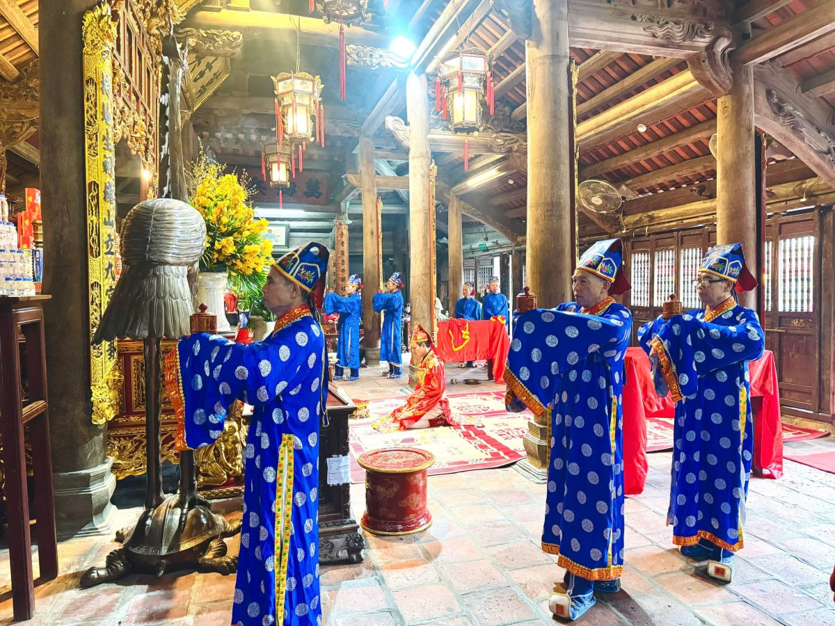 lễ dâng hương khai hội mùa xuân côn sơn - kiếp bạc năm 2026 hình ảnh 2 le dang huong khai hoi mua xuan con son - kiep bac nam 2026 hinh anh 2