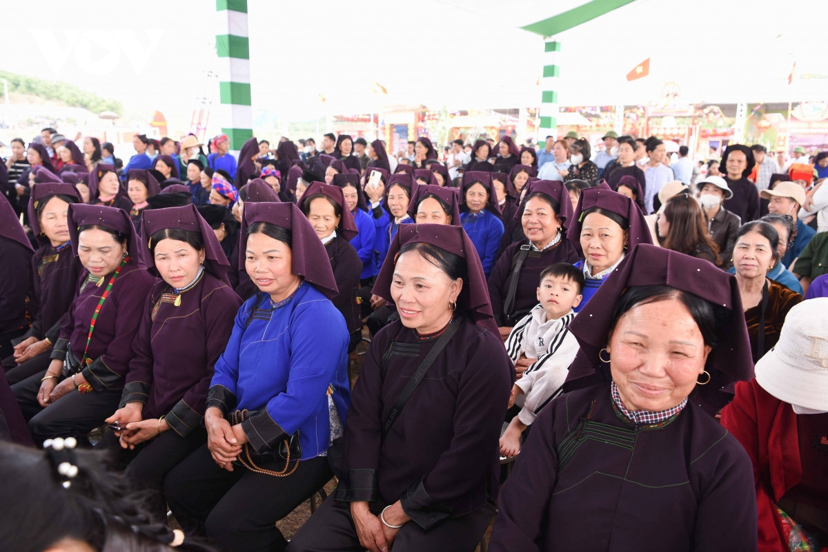 Đặc sắc lễ hội hát sloong hao vùng cao tân sơn, bắc ninh hình ảnh 4 Dac sac le hoi hat sloong hao vung cao tan son, bac ninh hinh anh 4