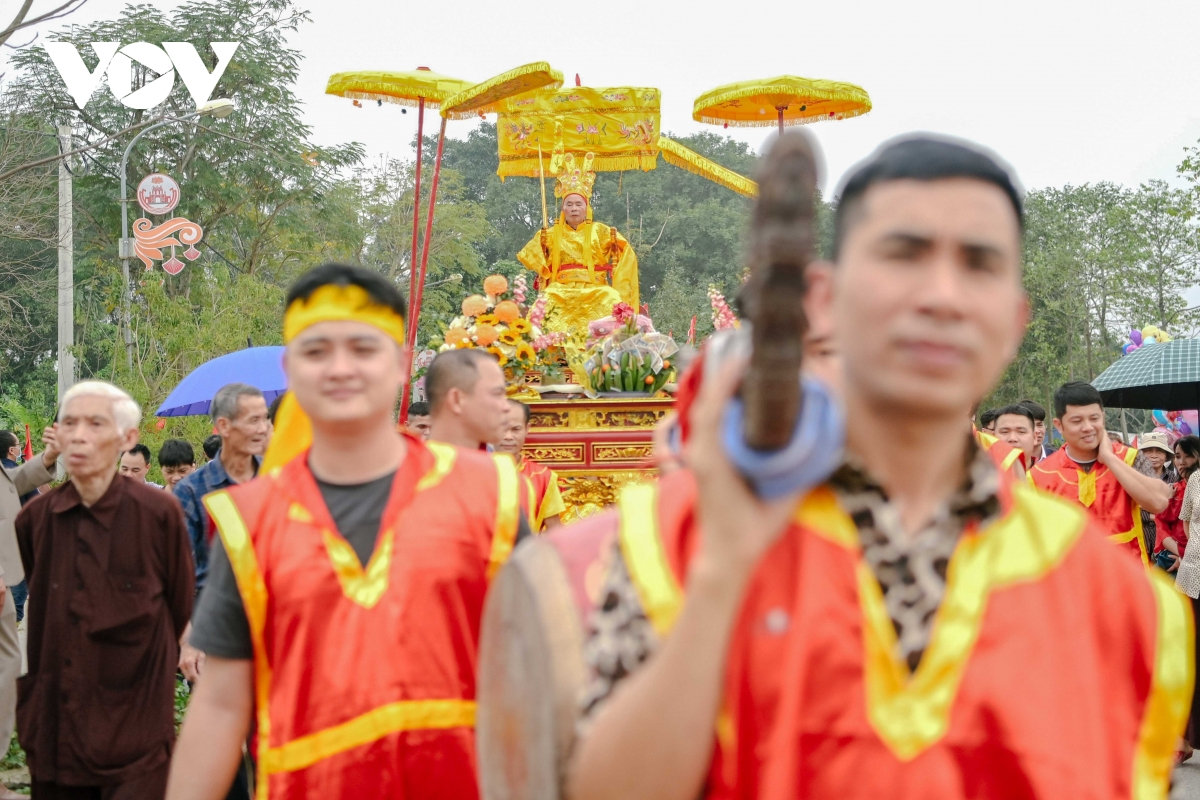 Den sai va nghi le ruoc vua song doc nhat vo nhi hinh anh 2