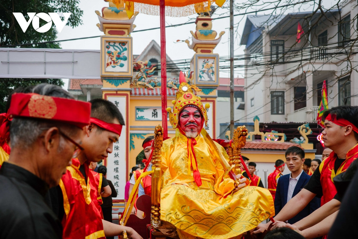 Den sai va nghi le ruoc vua song doc nhat vo nhi hinh anh 3