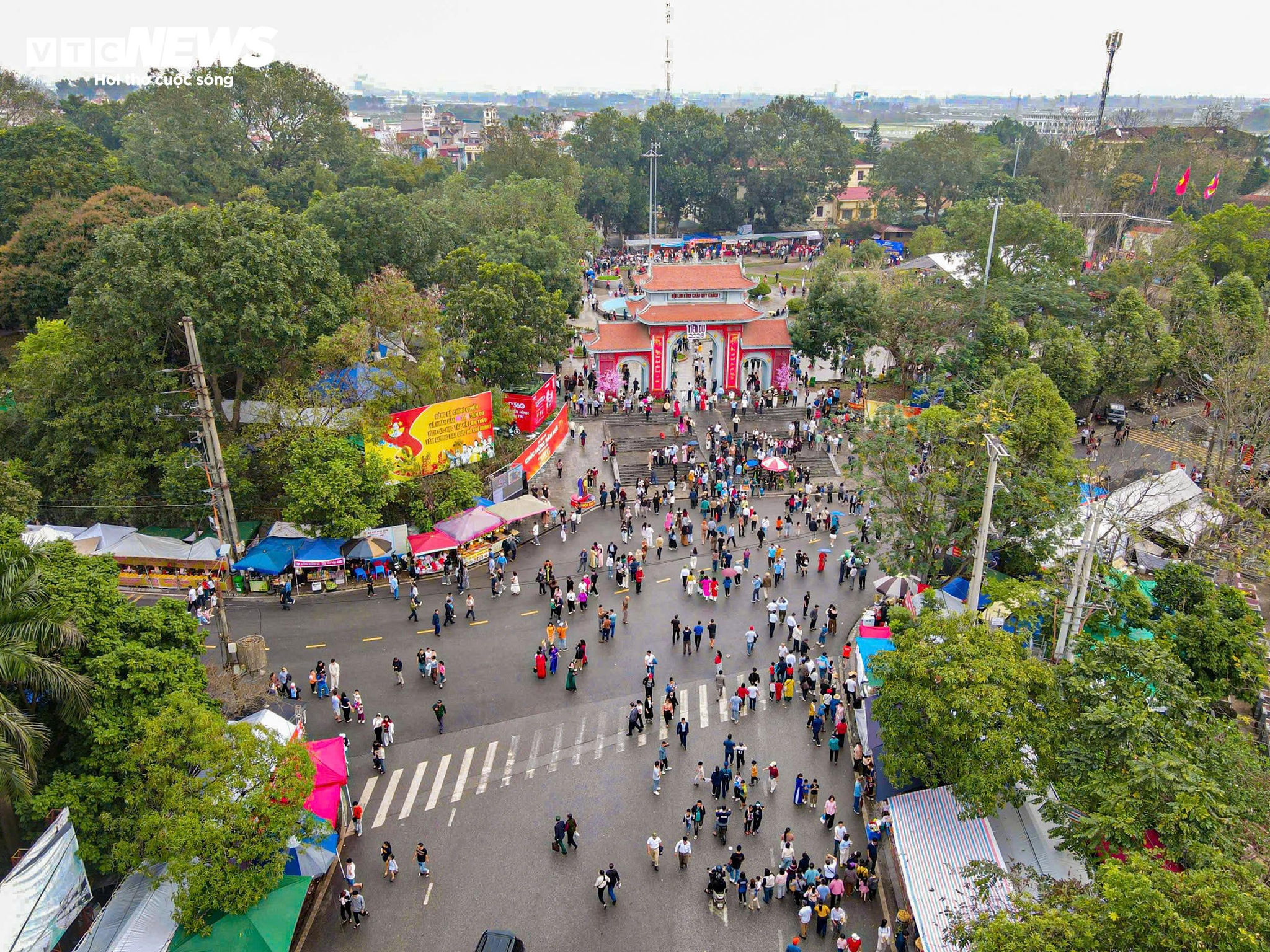 Đồi Lim - Trung tâm lễ hội.