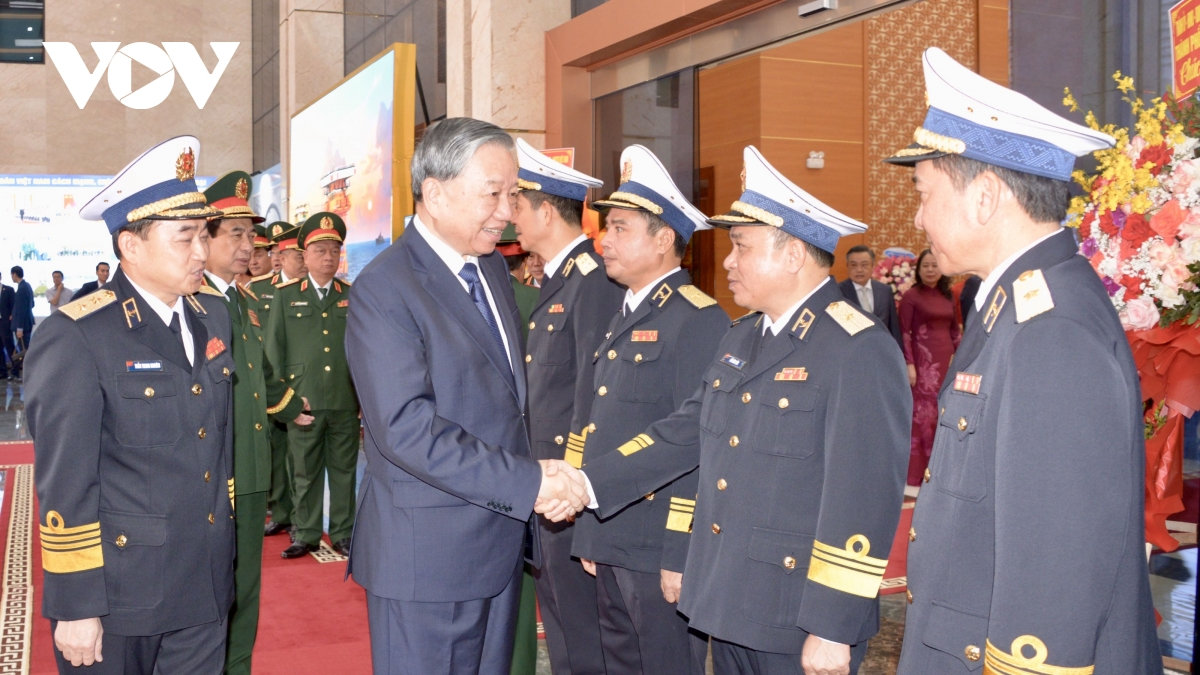 tong bi thu du le don nhan danh hieu anh hung llvtnd cua quan chung hai quan hinh anh 5