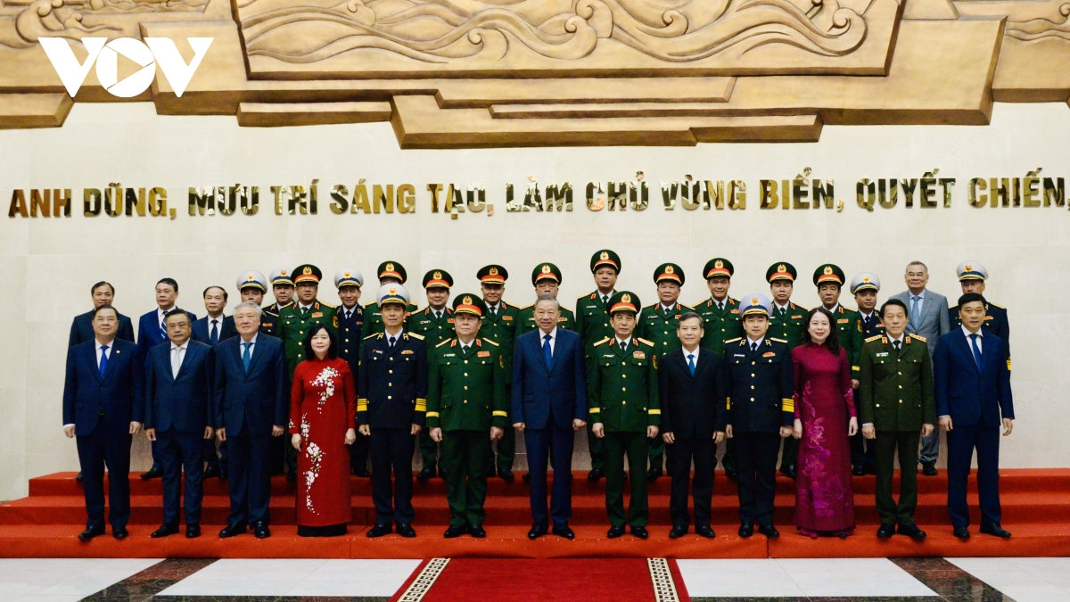 tong bi thu du le don nhan danh hieu anh hung llvtnd cua quan chung hai quan hinh anh 3