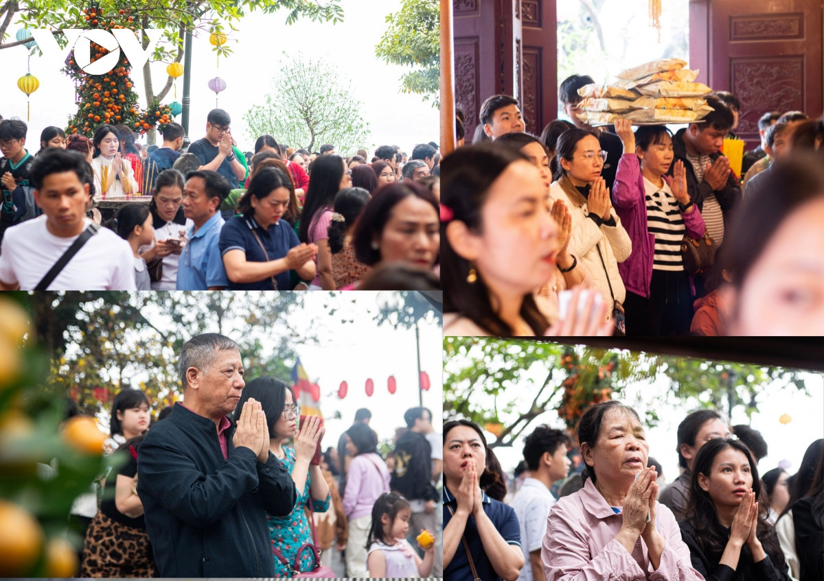nguoi dan do toi phu tay ho, chua tran quoc tu som trong ngay ram thang gieng hinh anh 6
