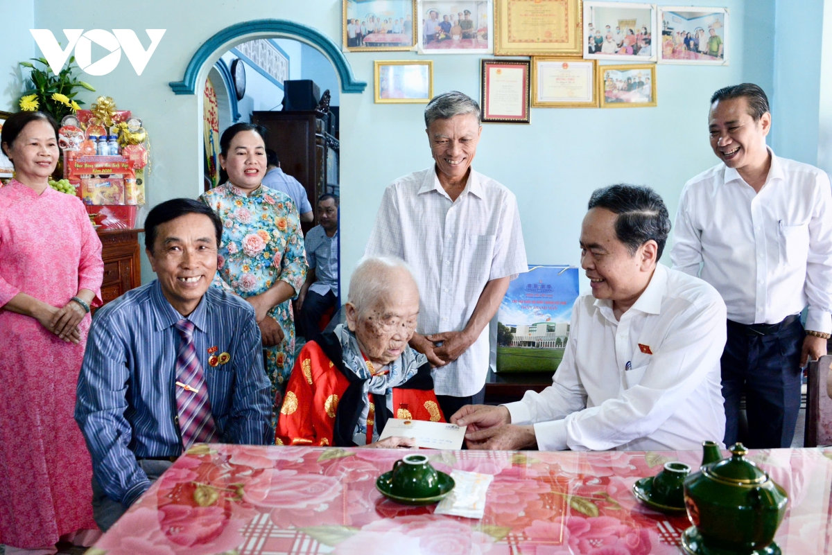 chủ tịch quốc hội trần thanh mẫn dâng hoa, dâng hương tại khu di tích ngã ba giồng hình ảnh 4 chu tich quoc hoi tran thanh man dang hoa, dang huong tai khu di tich nga ba giong hinh anh 4